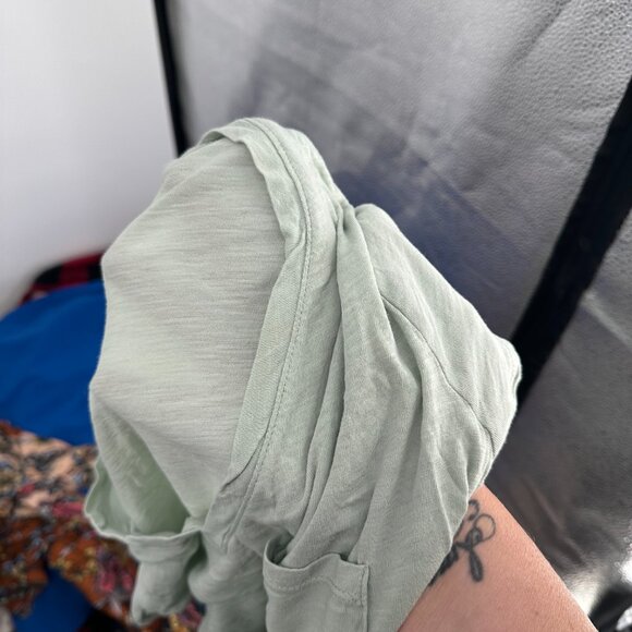 Madewell light green pocket tee size XS - Picture 4 of 4